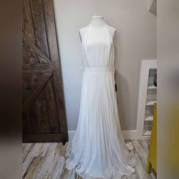 Mac Duggal PLEATED HALTER NECK FLOWY GOWN NWT size 10 white (12496) - Picture 4 of 6